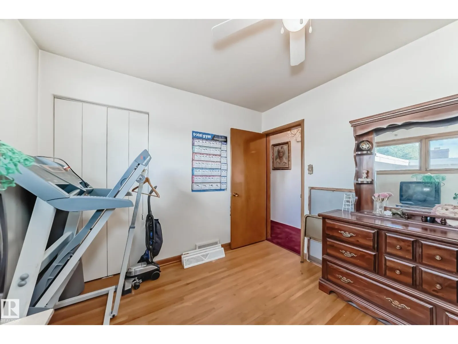 15906 92A AV NW