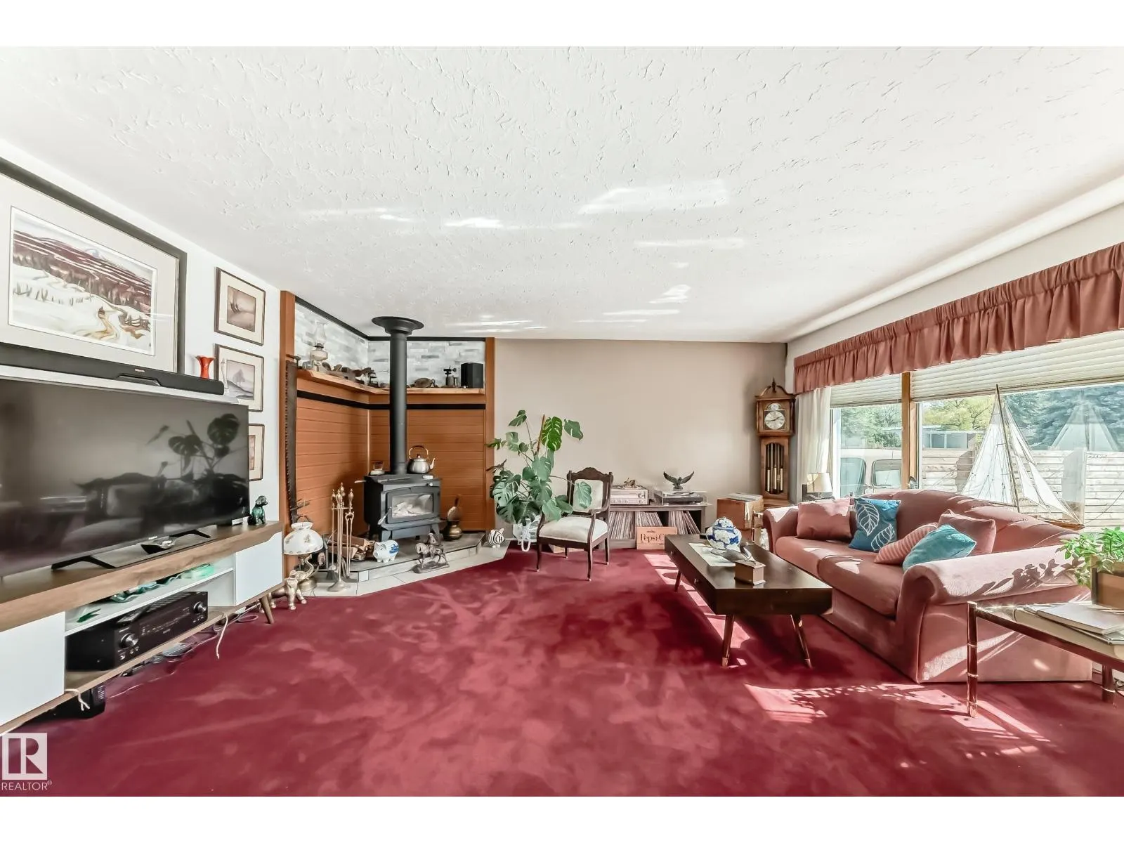 15906 92A AV NW