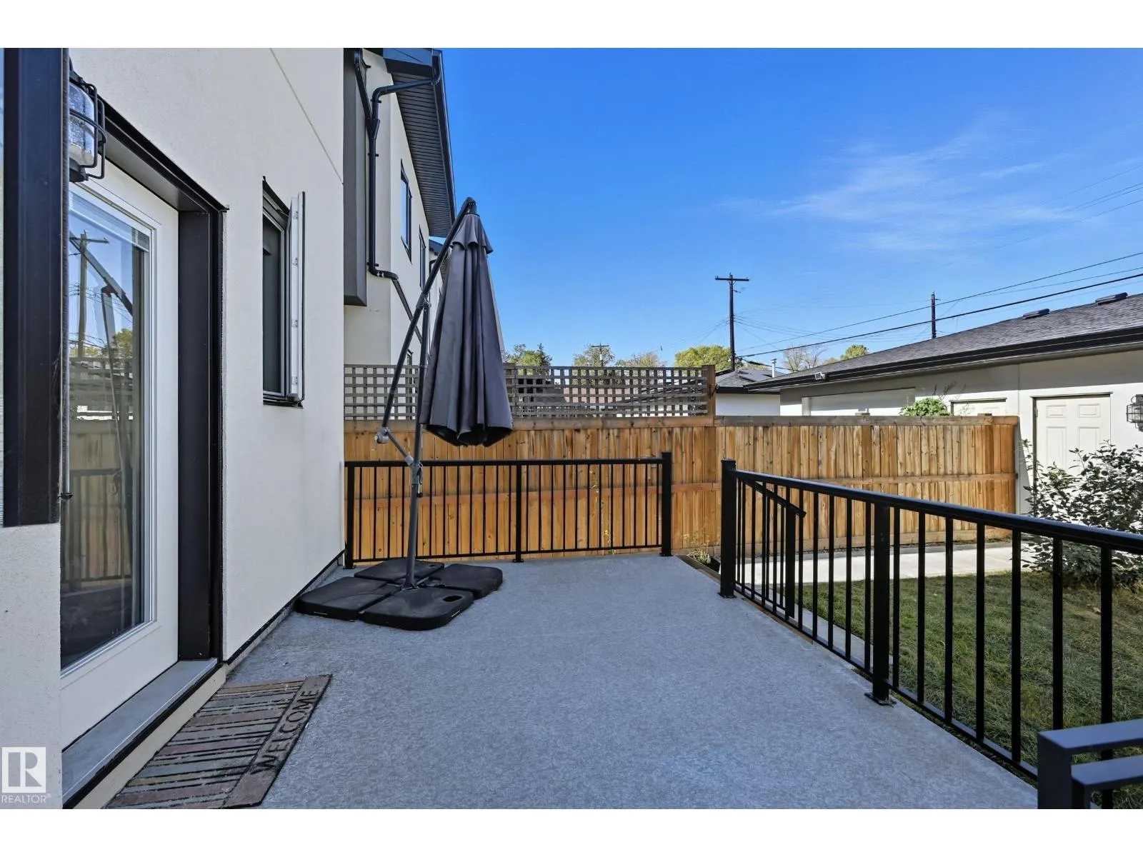 8806 85 AV NW