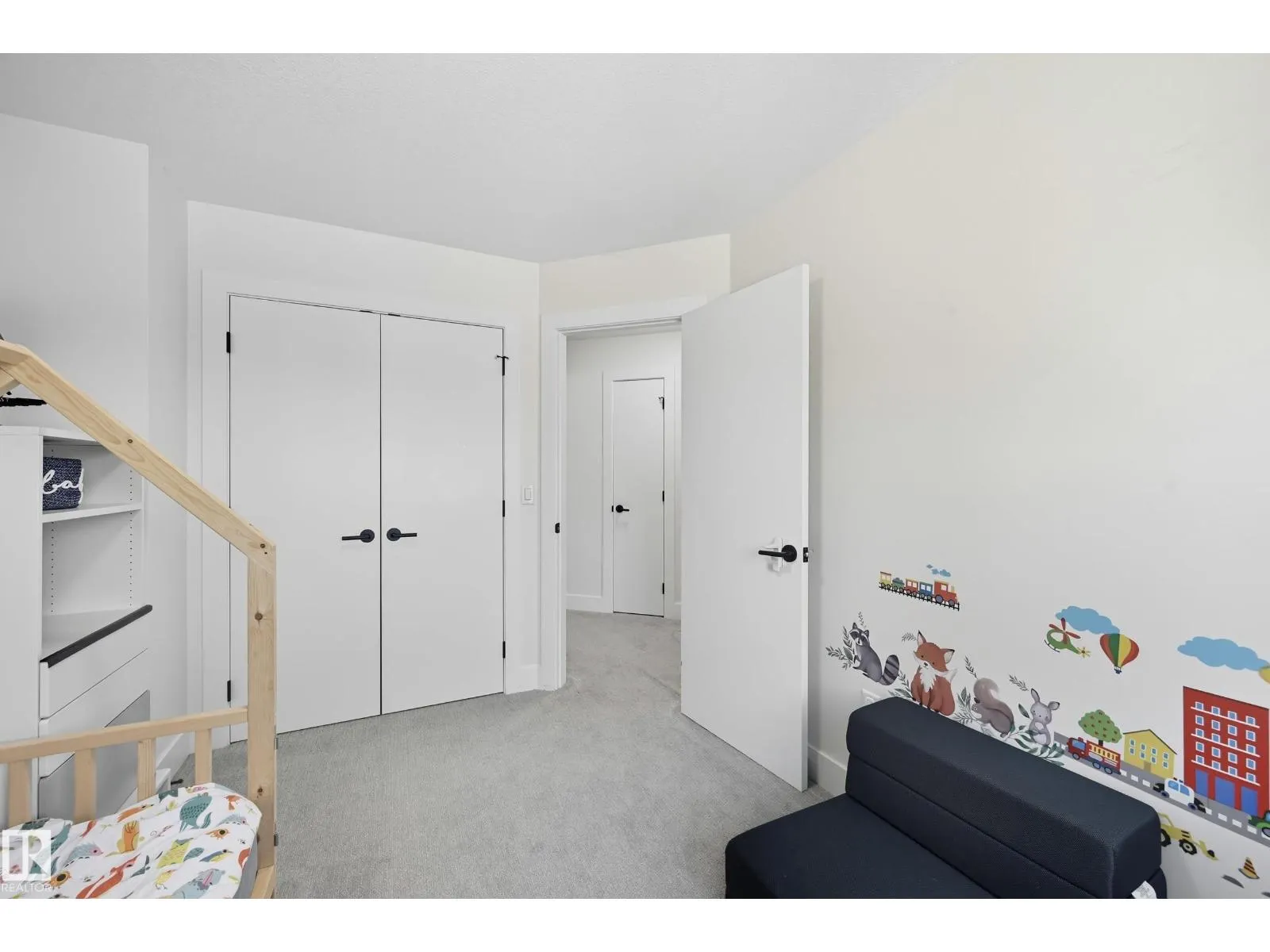 8806 85 AV NW