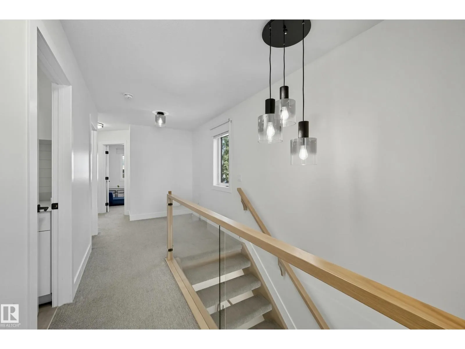 8806 85 AV NW