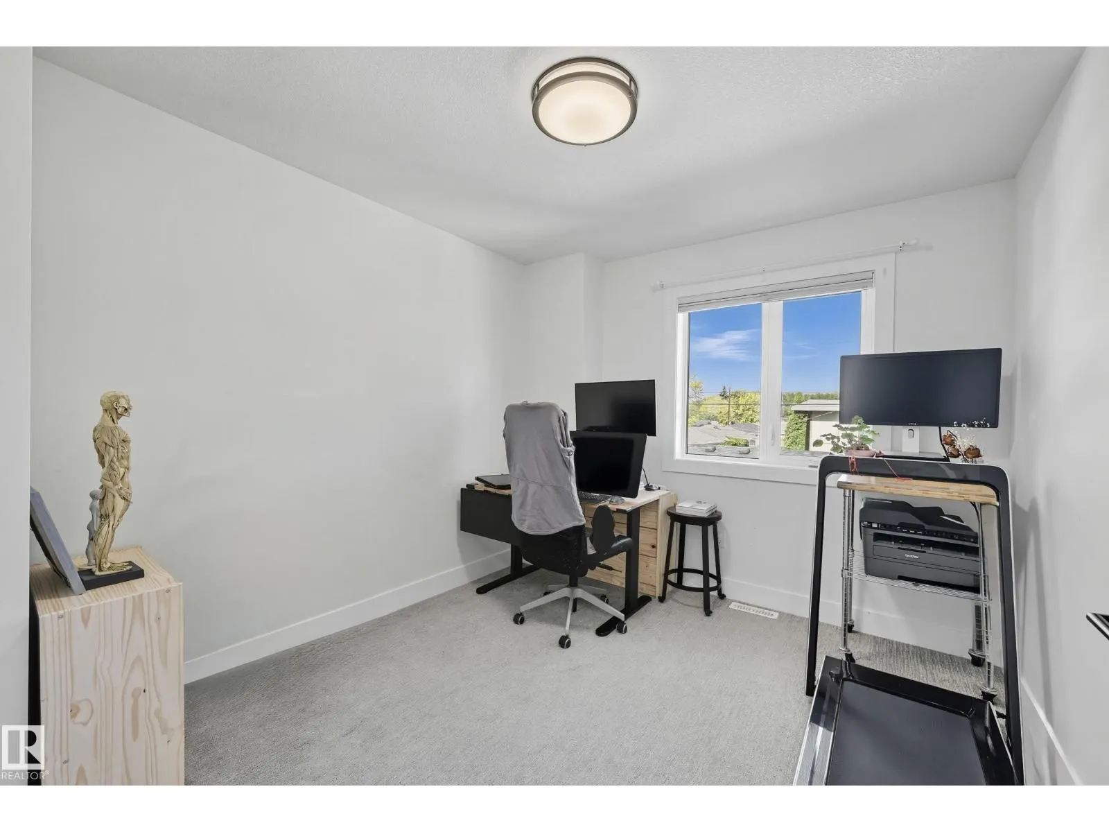 8806 85 AV NW