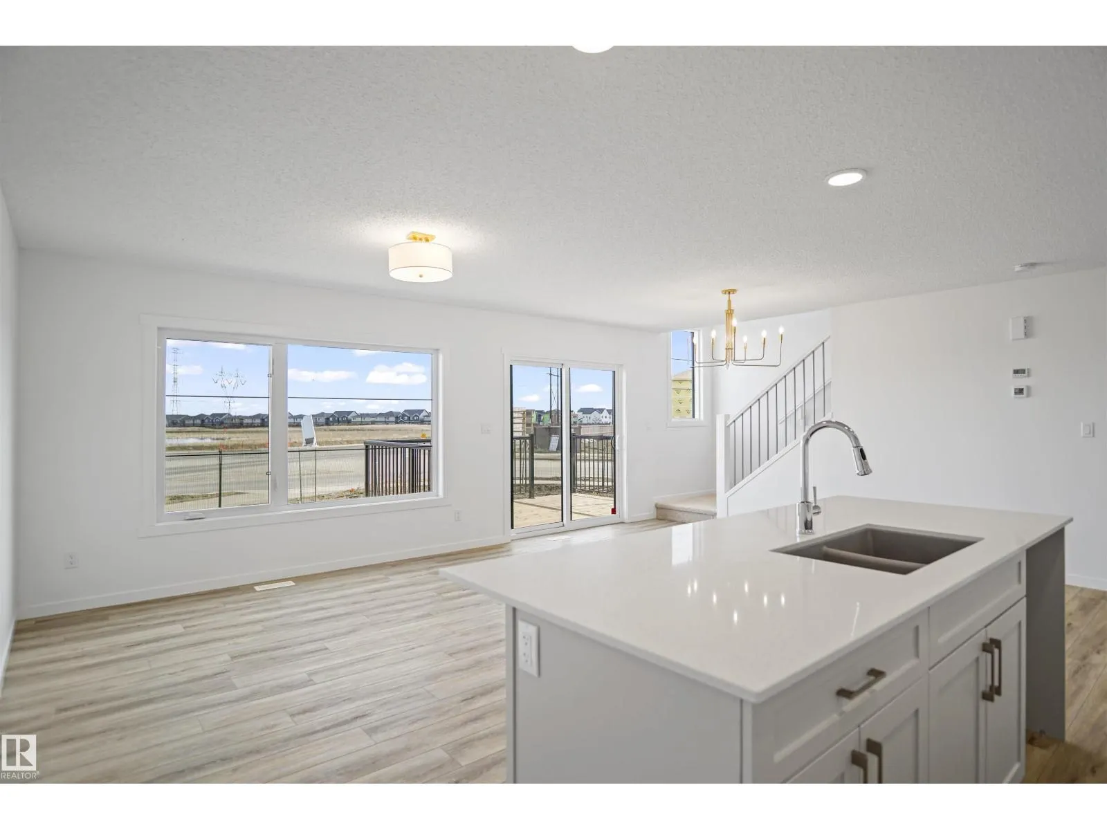 #17 19904 31 AV NW