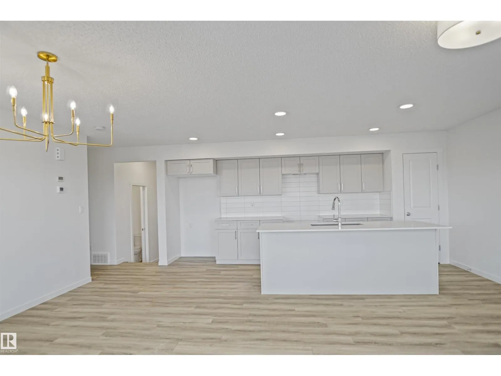 #17 19904 31 AV NW