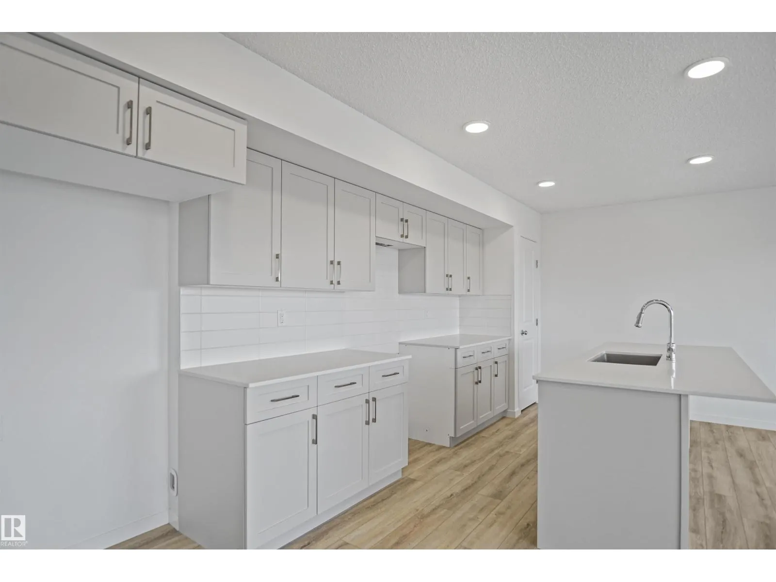 #17 19904 31 AV NW