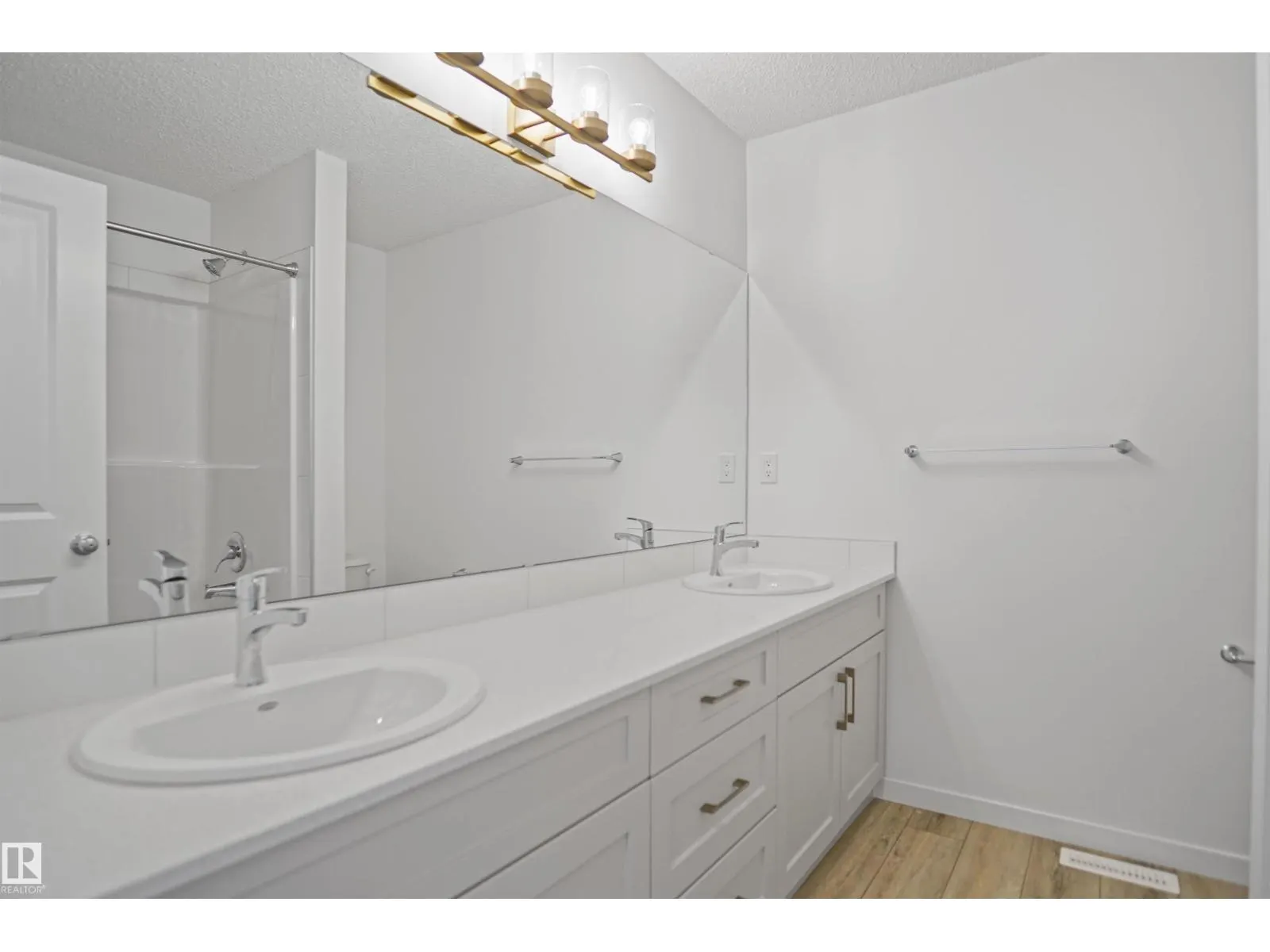 #17 19904 31 AV NW