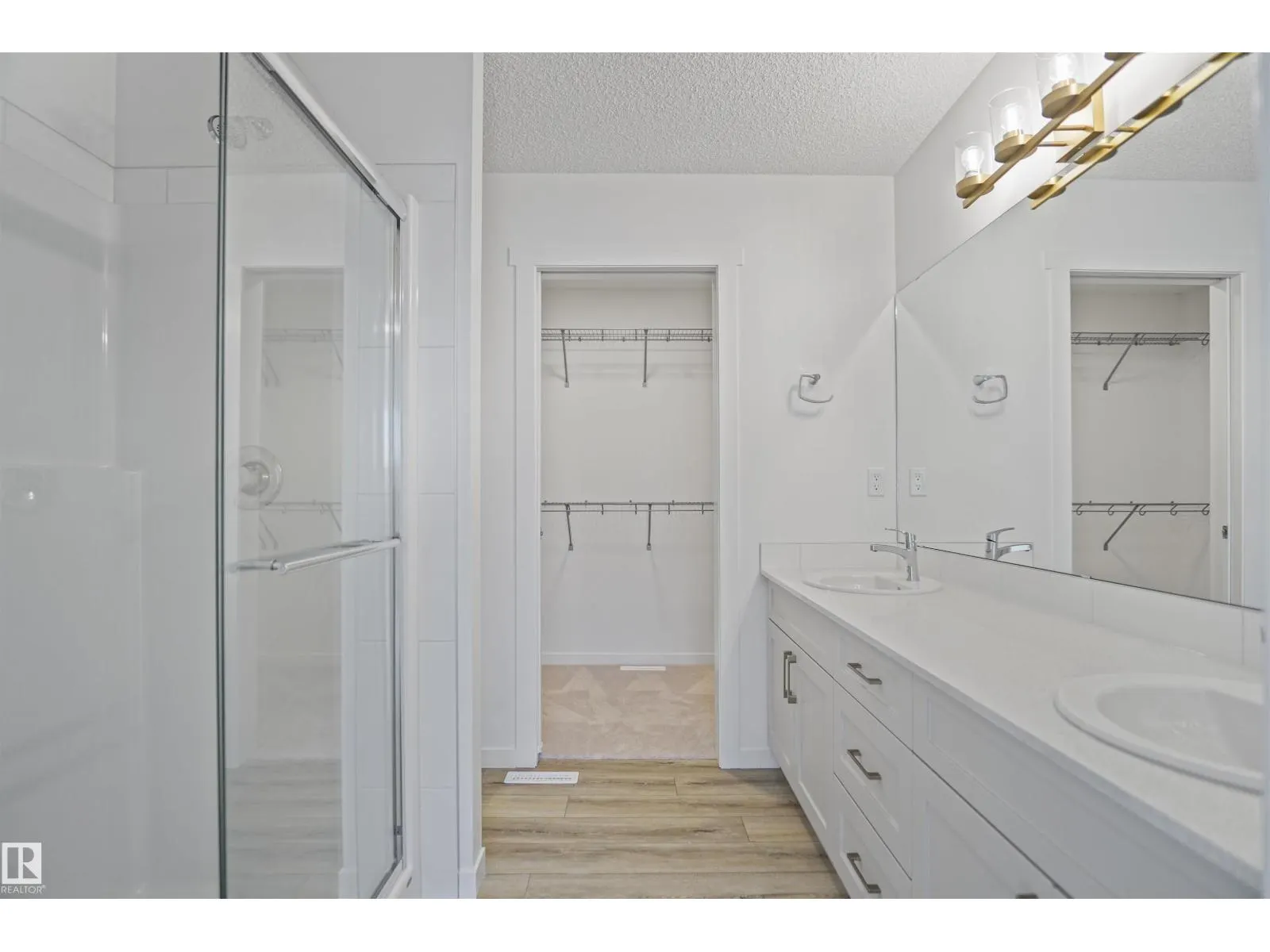#17 19904 31 AV NW