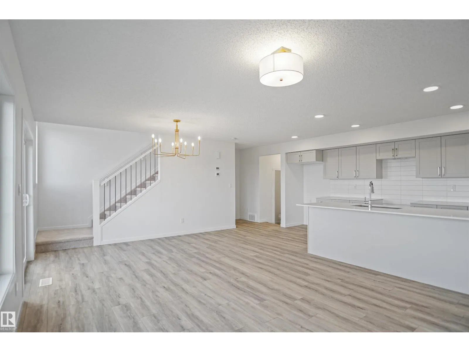 #17 19904 31 AV NW