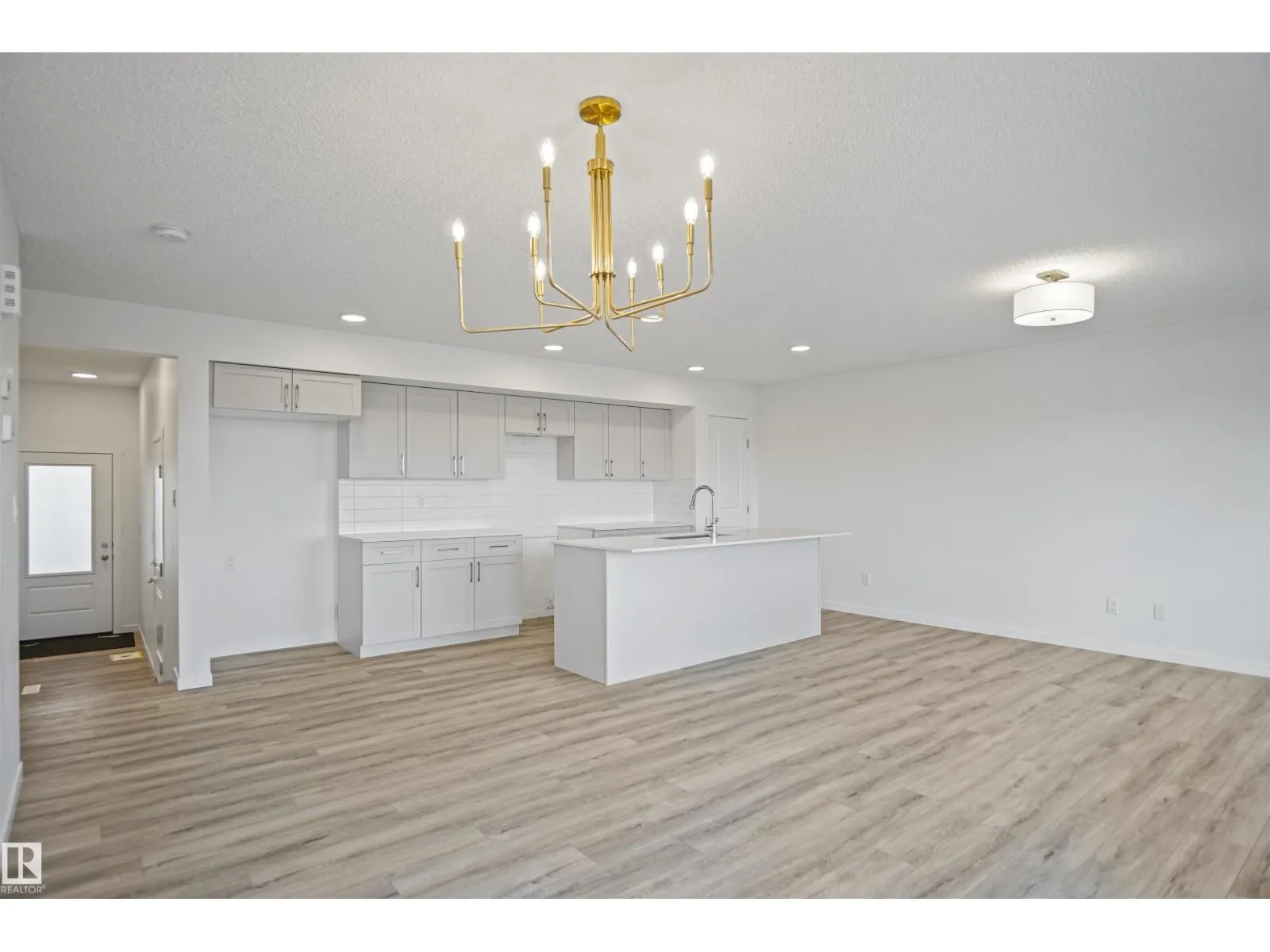 #17 19904 31 AV NW