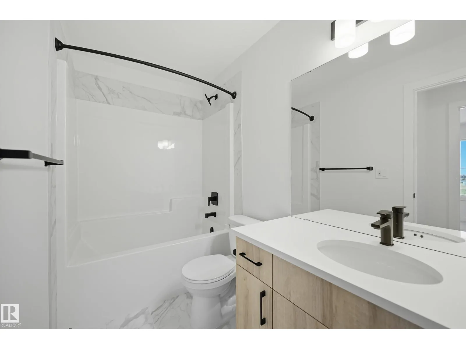 8909 223A ST NW