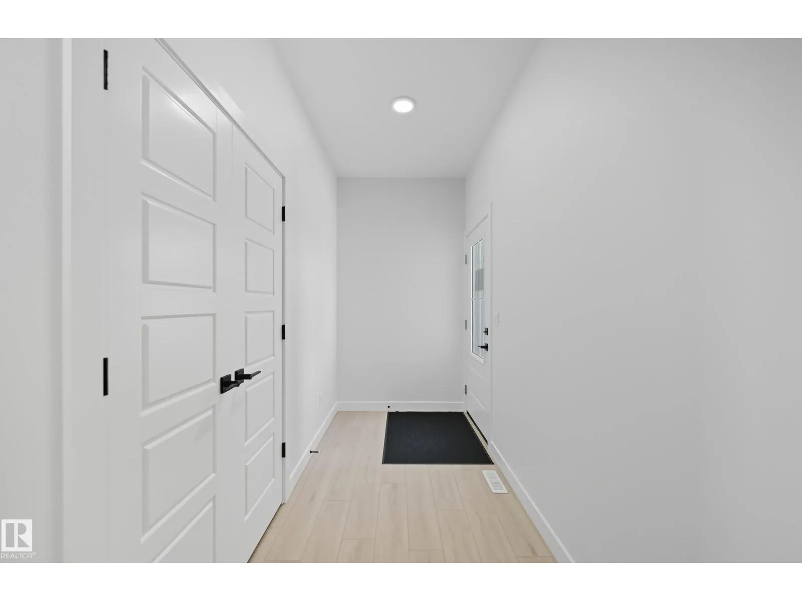 8909 223A ST NW