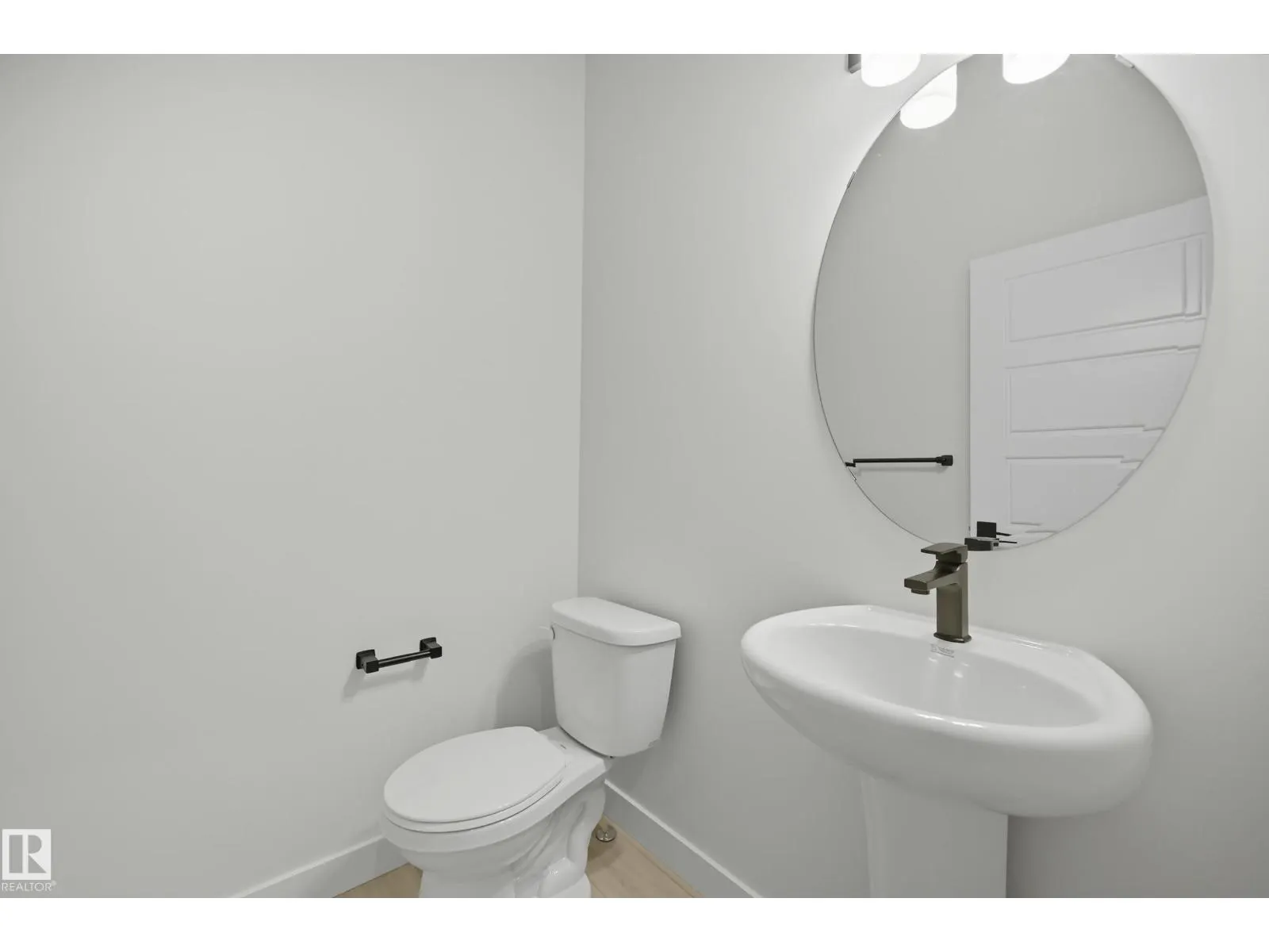 8909 223A ST NW