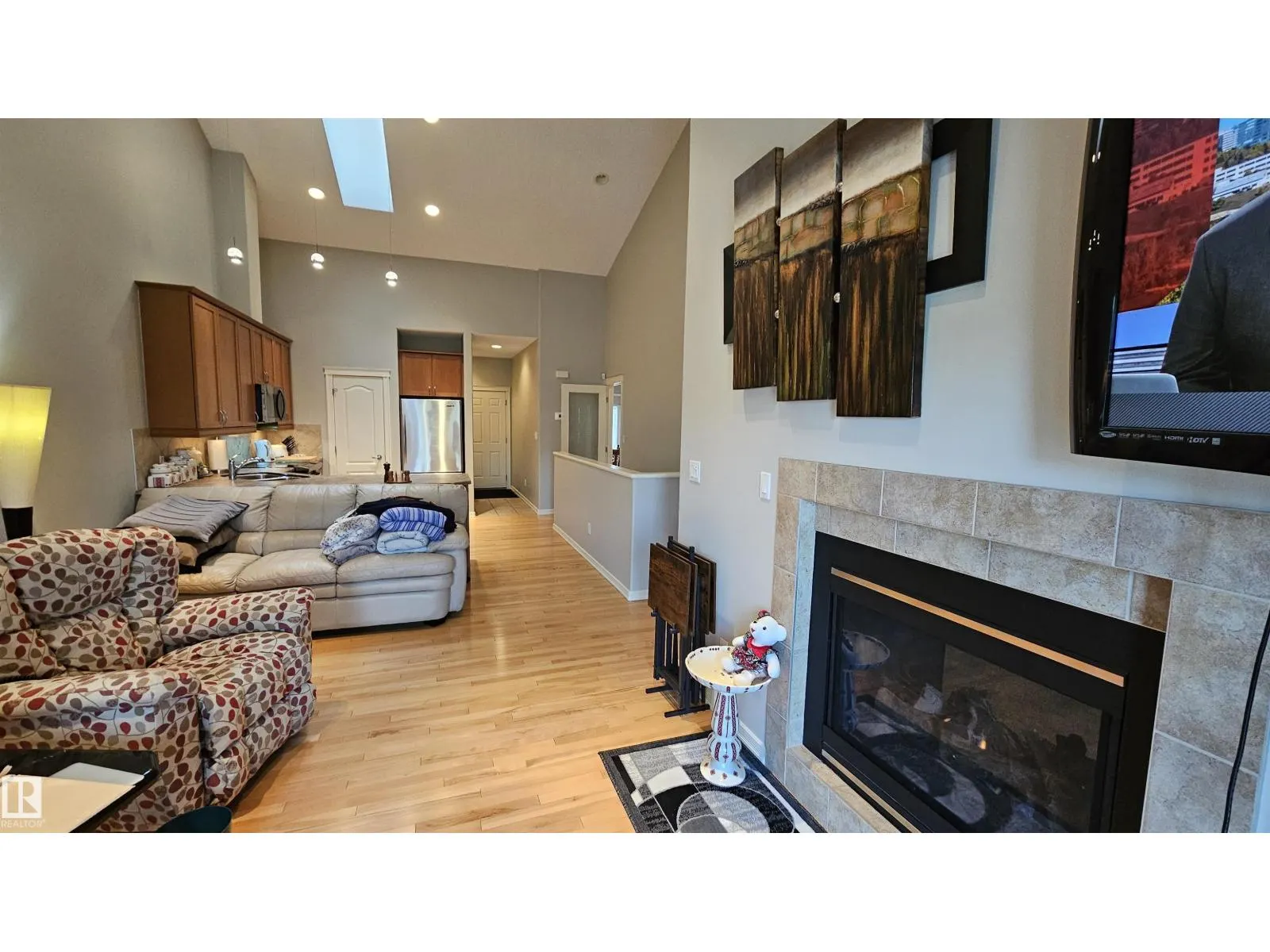 #36 3003 34 AV NW
