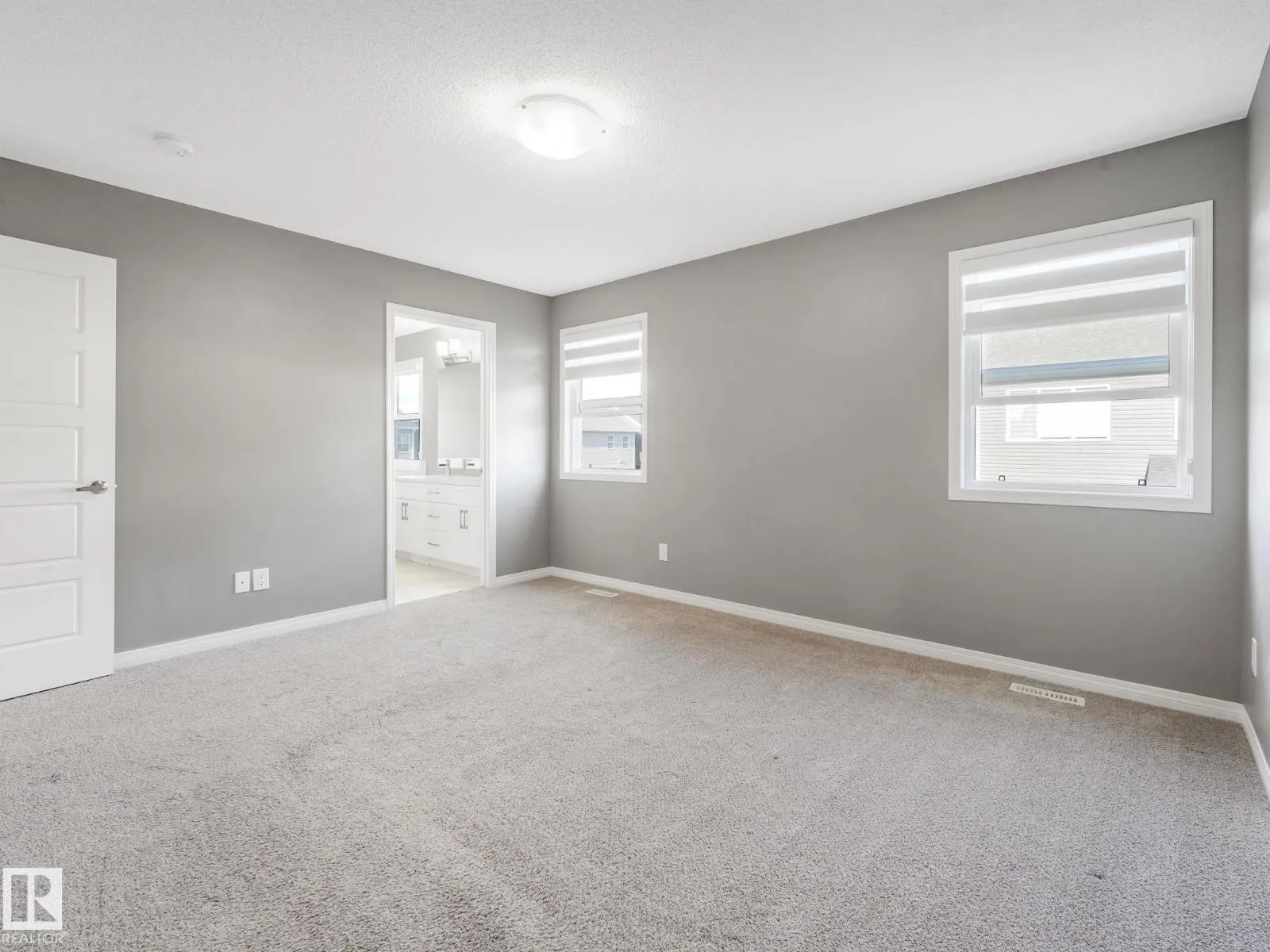 1631 203 ST NW