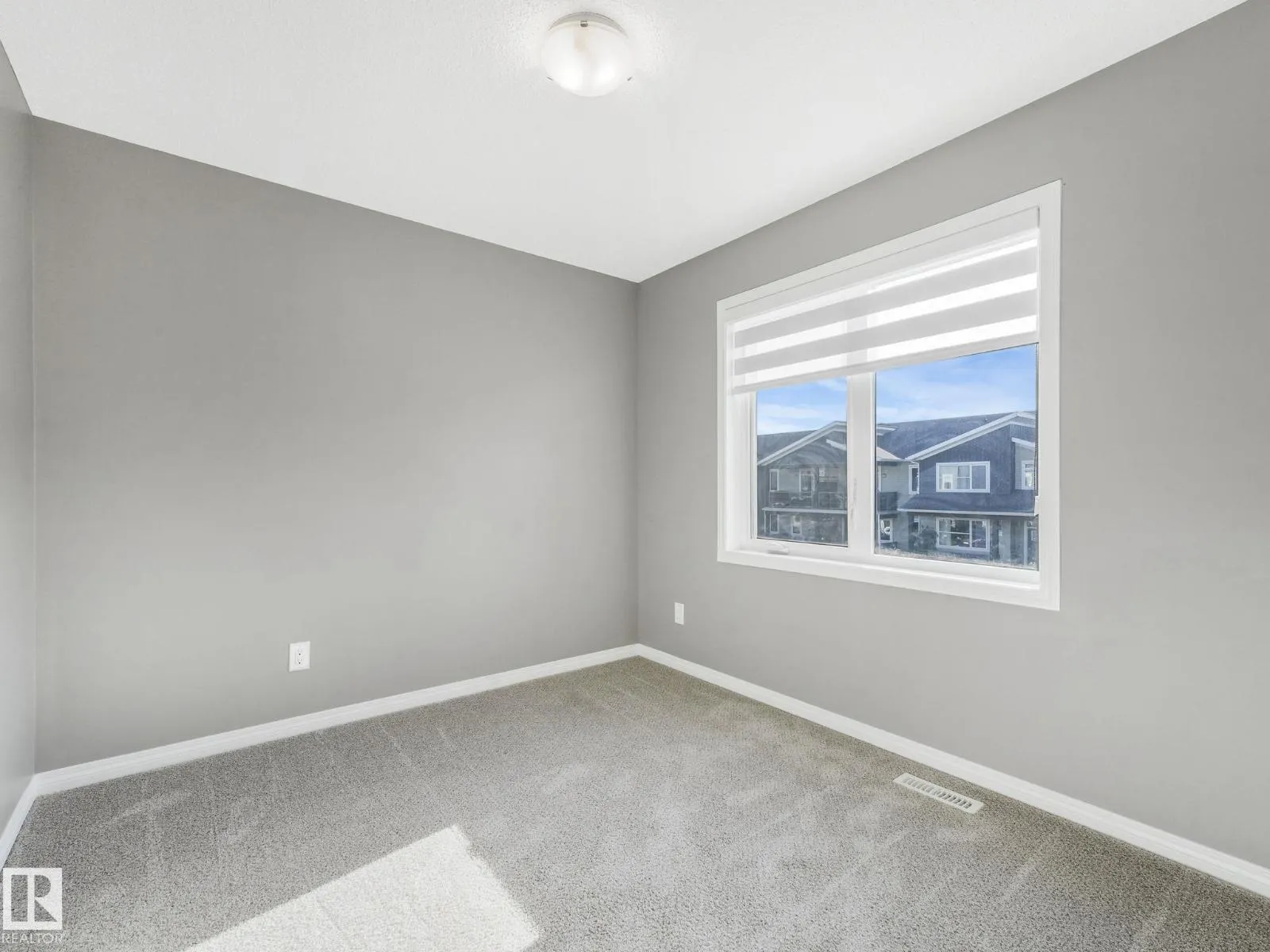 1631 203 ST NW