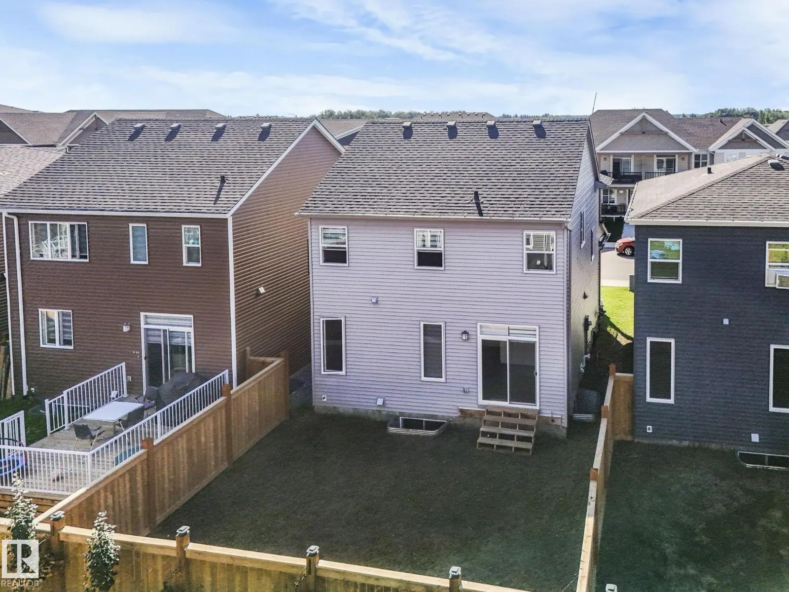 1631 203 ST NW