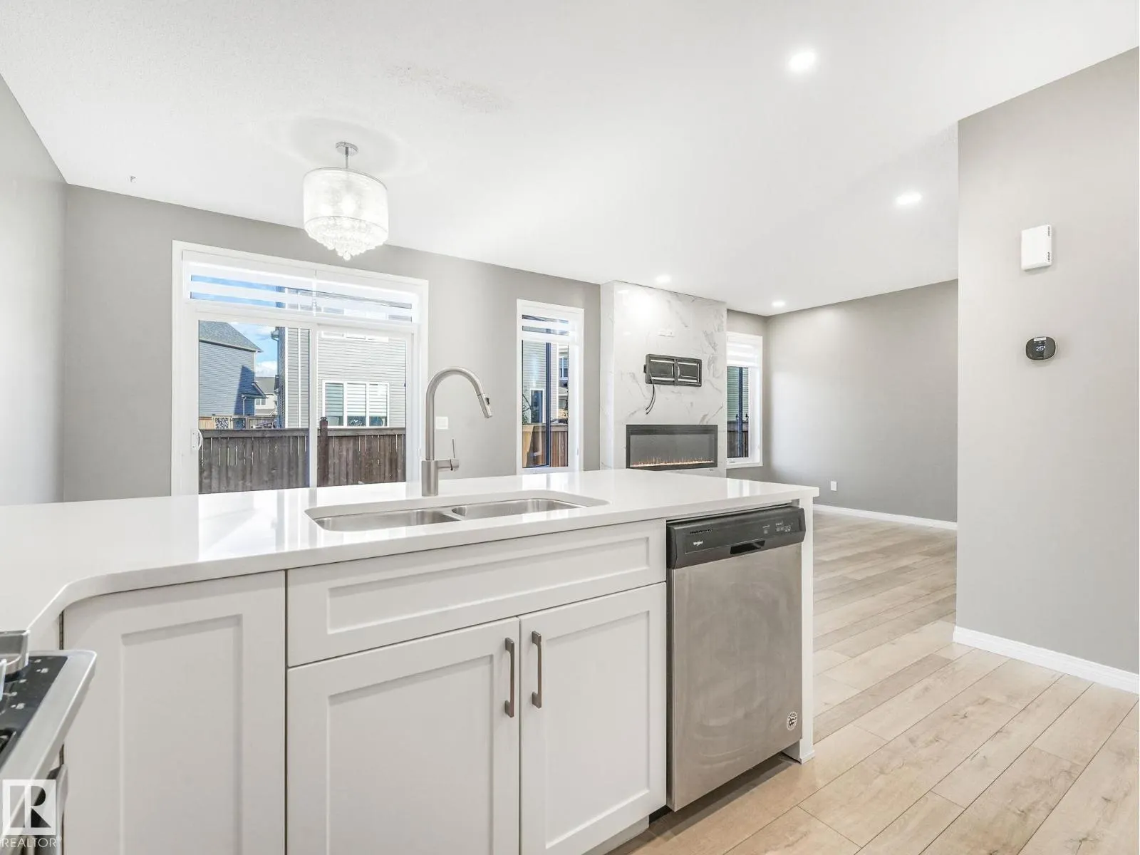 1631 203 ST NW