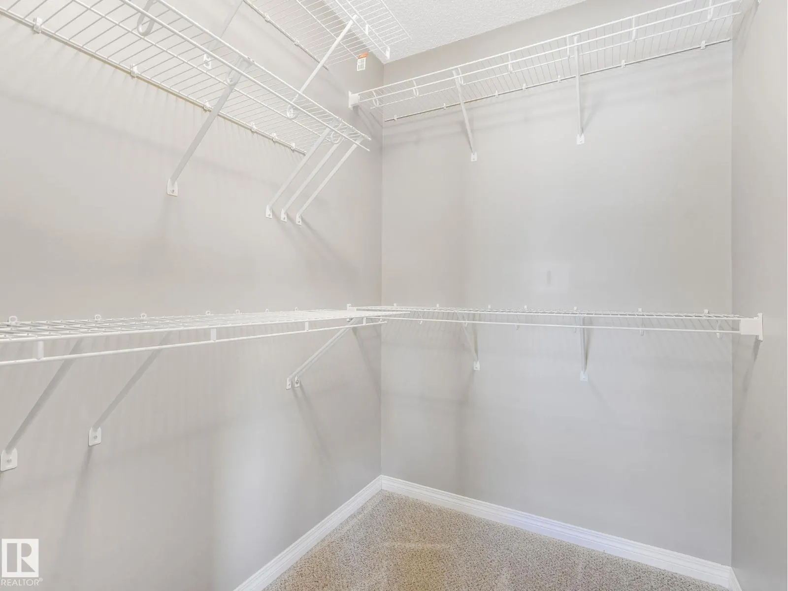 1631 203 ST NW