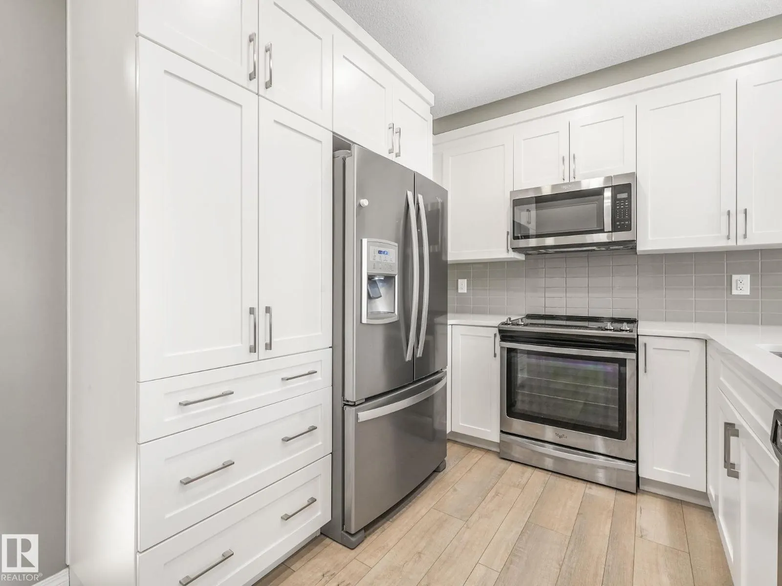 1631 203 ST NW