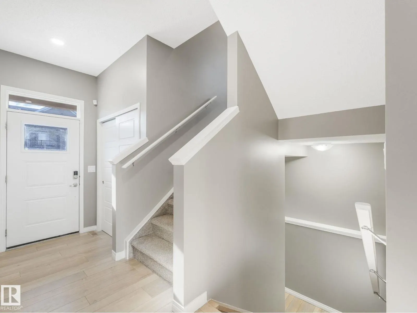 1631 203 ST NW