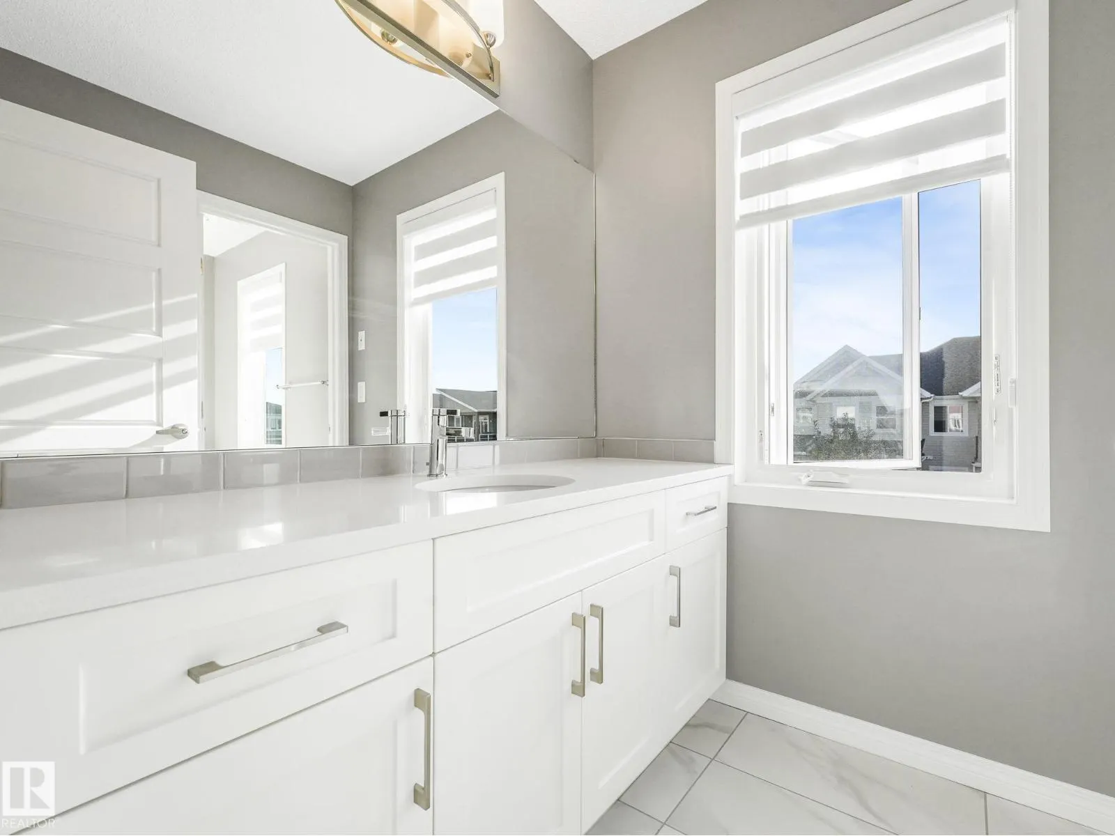 1631 203 ST NW