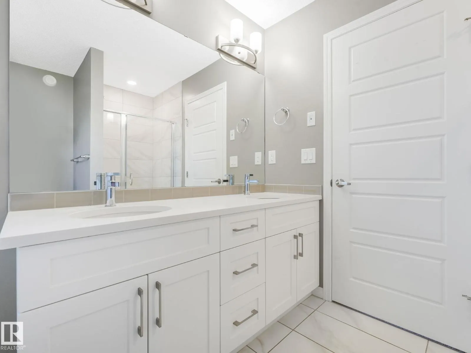 1631 203 ST NW
