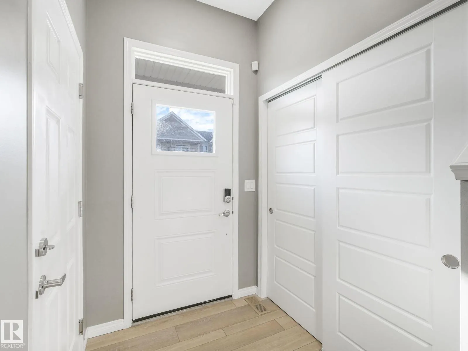 1631 203 ST NW