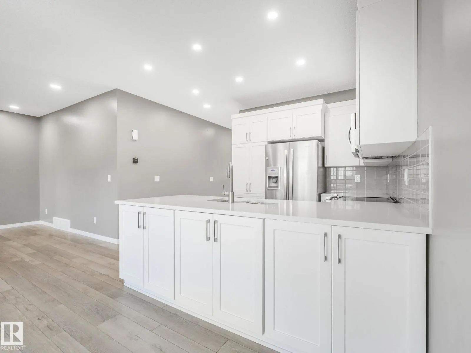 1631 203 ST NW