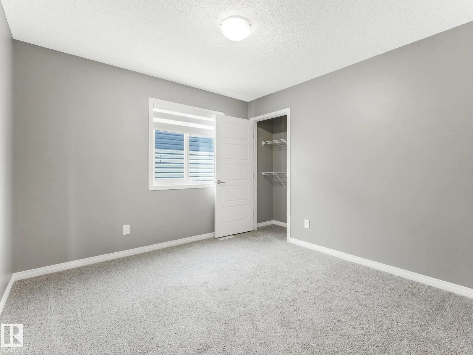 1631 203 ST NW