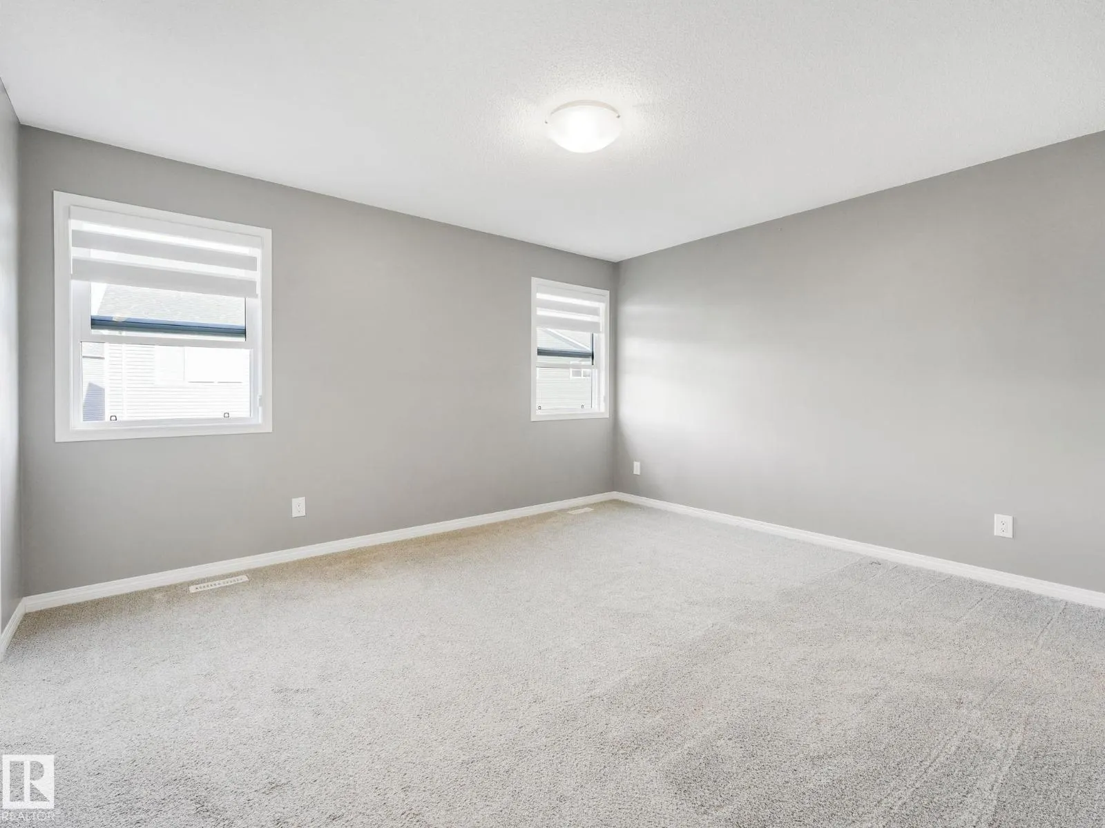 1631 203 ST NW