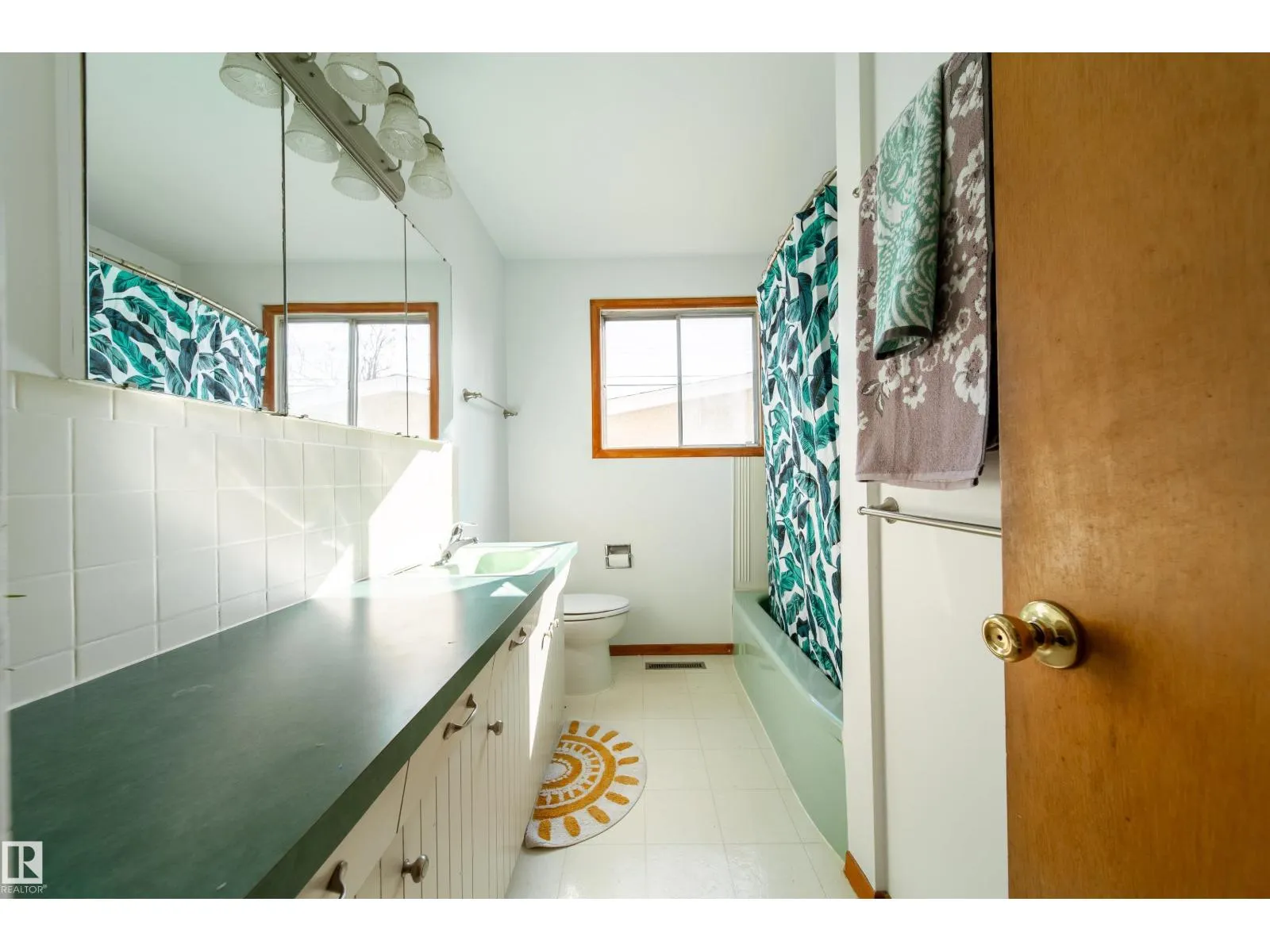 6507 98 AV NW