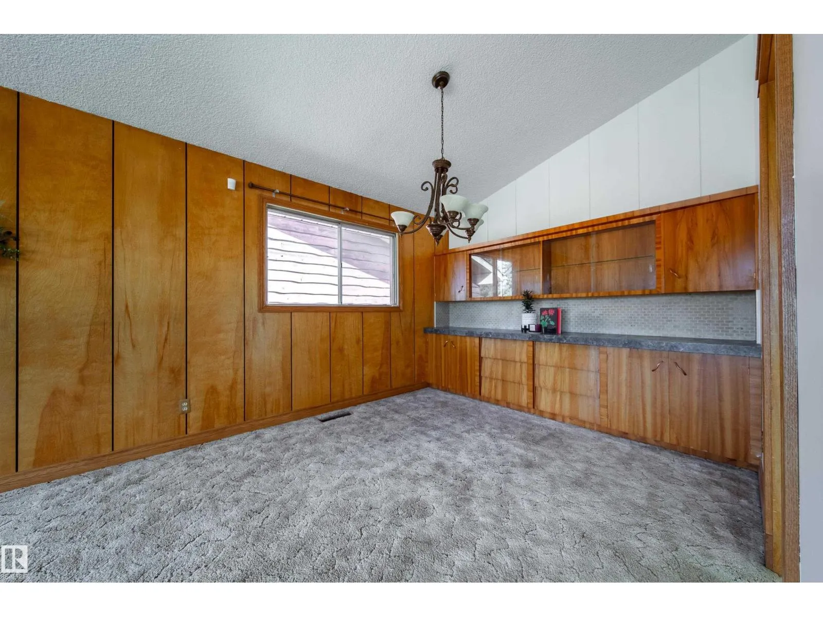 6507 98 AV NW