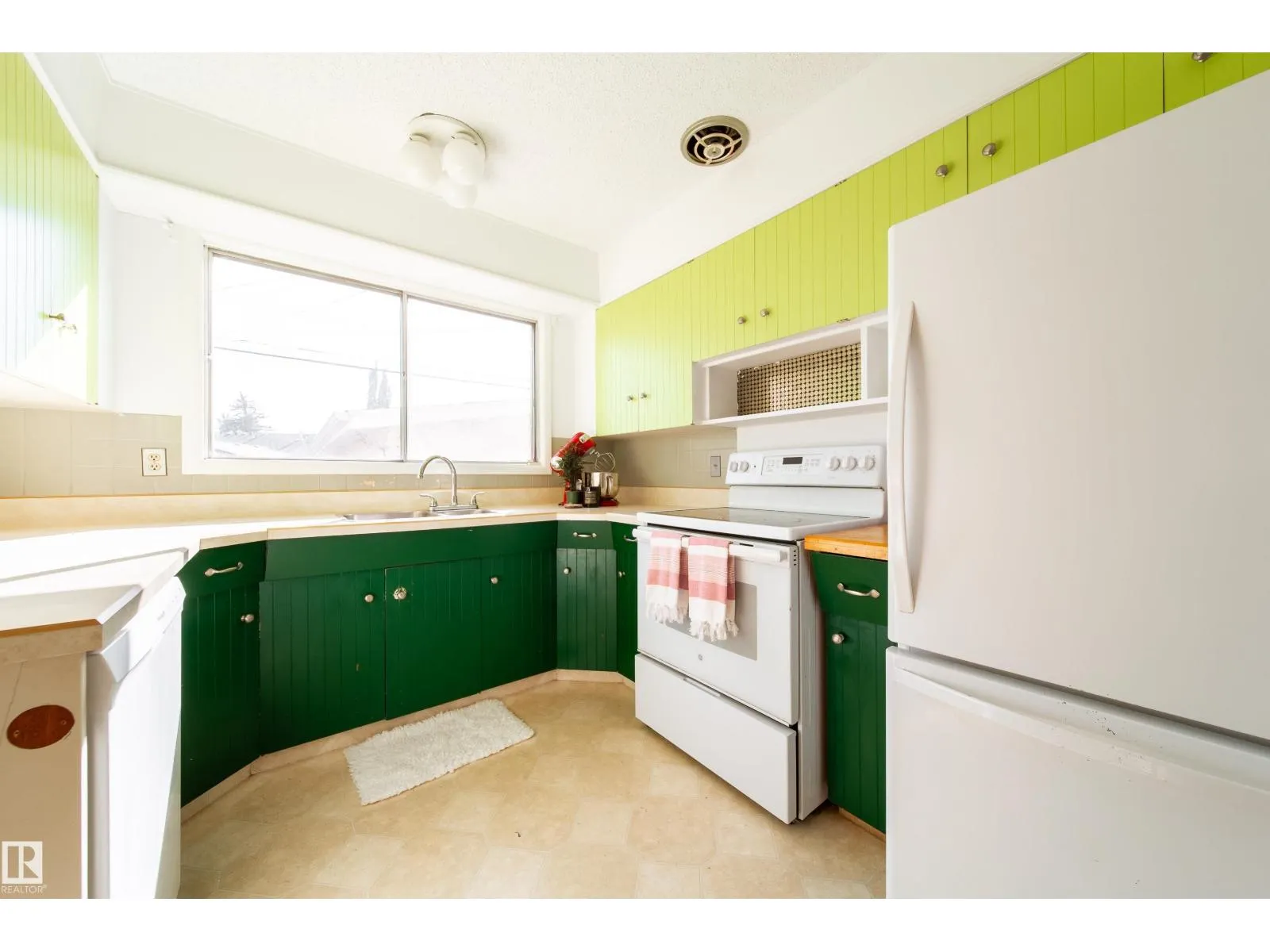 6507 98 AV NW