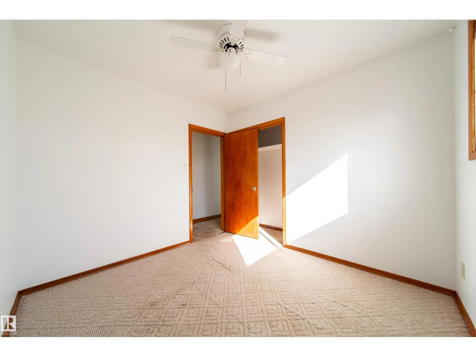 6507 98 AV NW