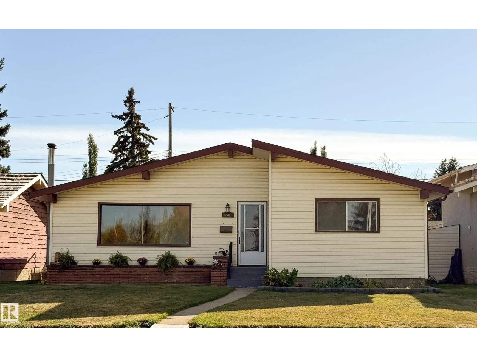 6507 98 AV NW