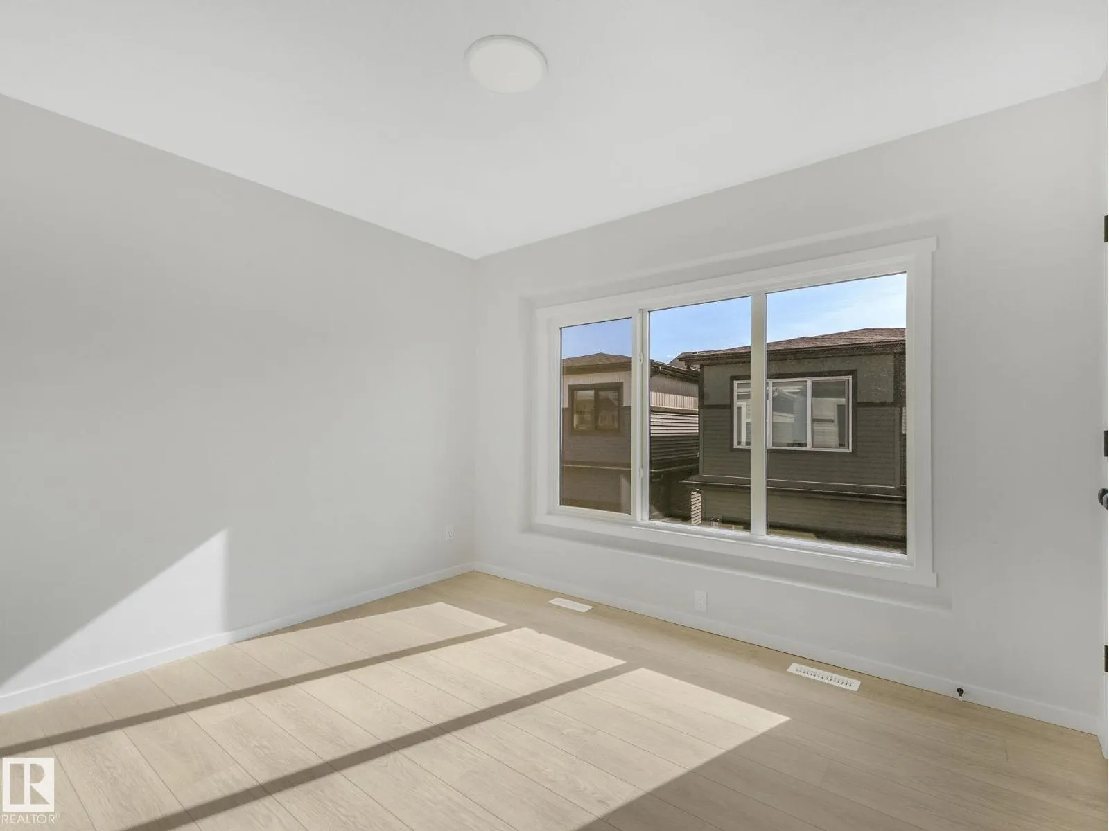238 Orchards Blvd SW