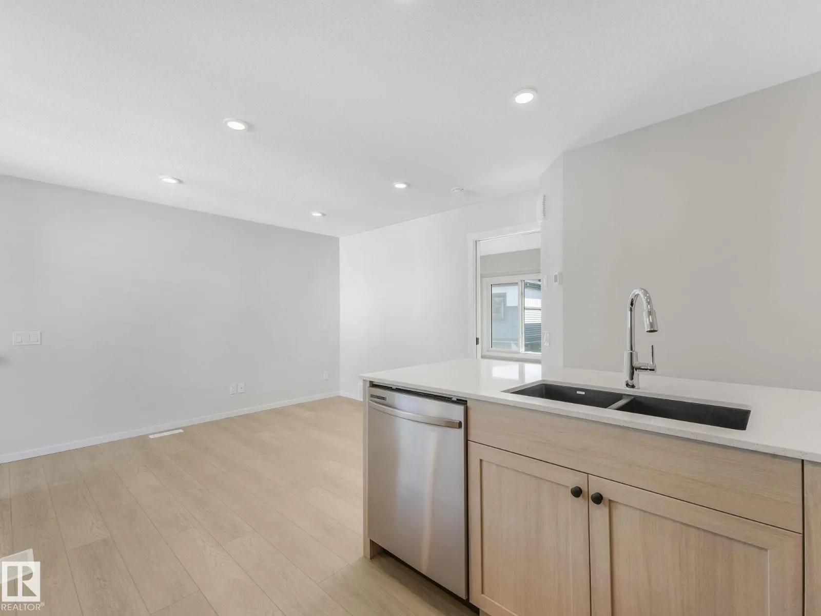 238 Orchards Blvd SW