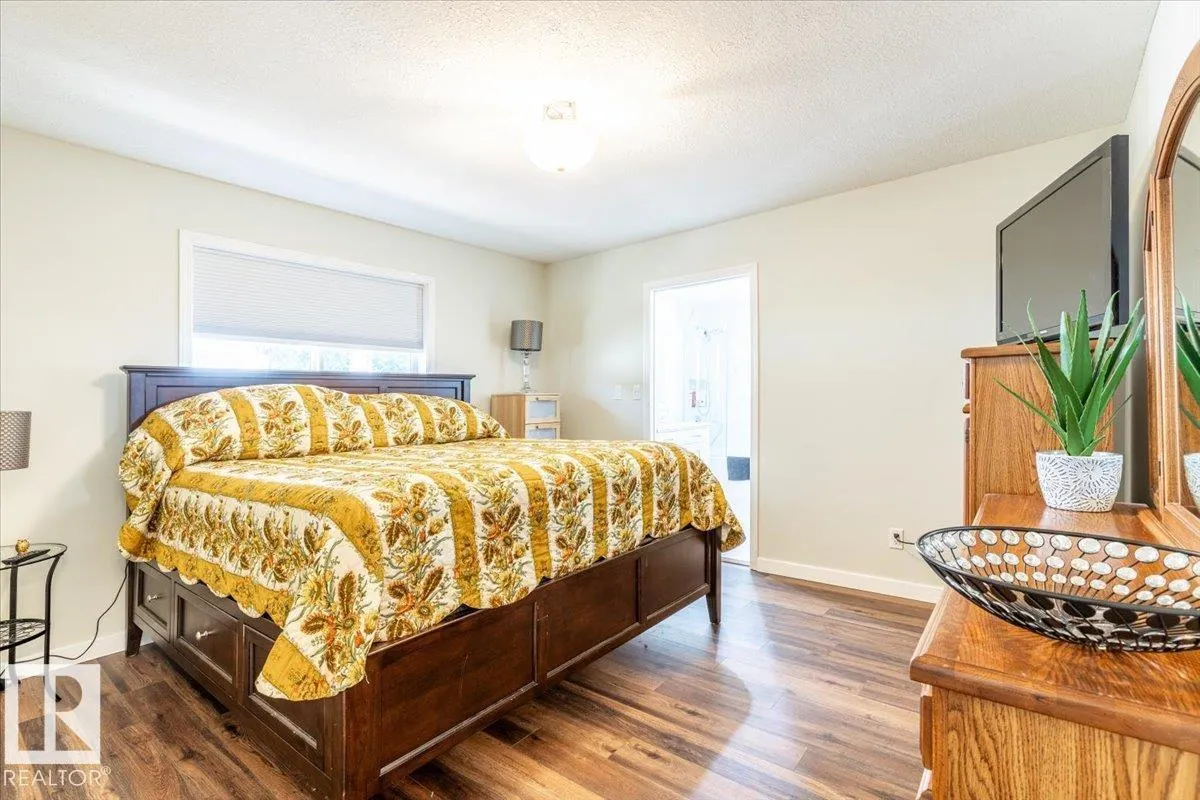16 Westview DR