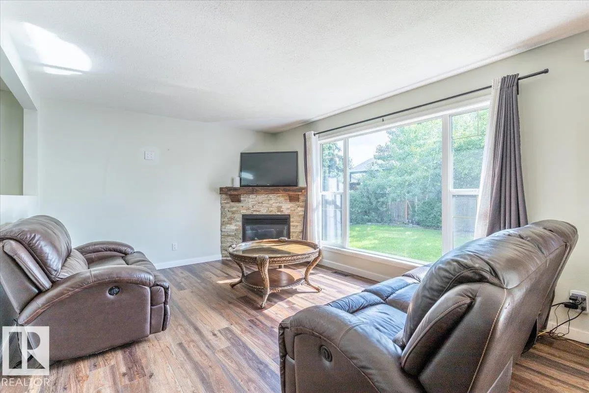 16 Westview DR