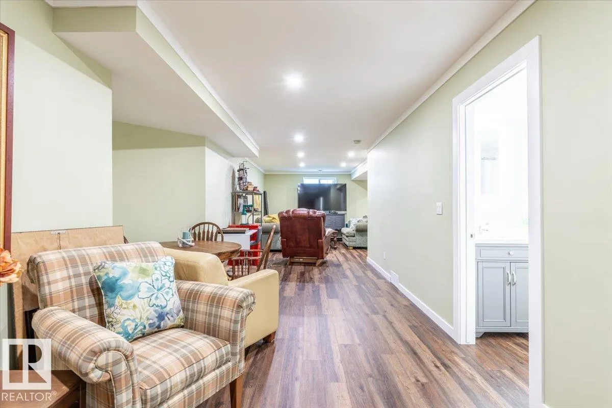 16 Westview DR