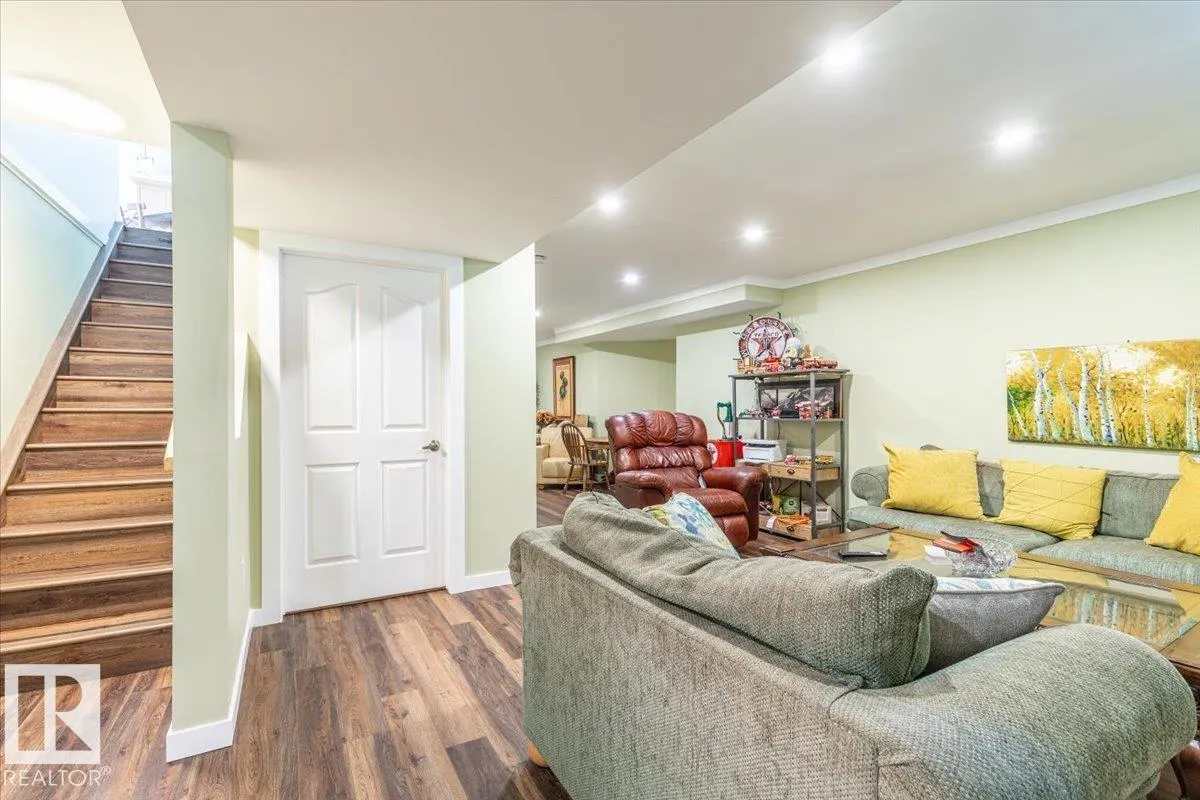 16 Westview DR