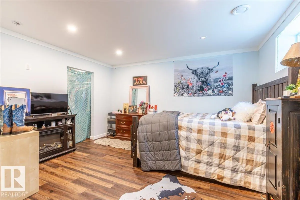 16 Westview DR