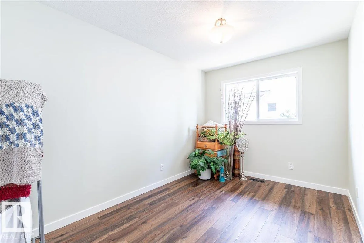 16 Westview DR