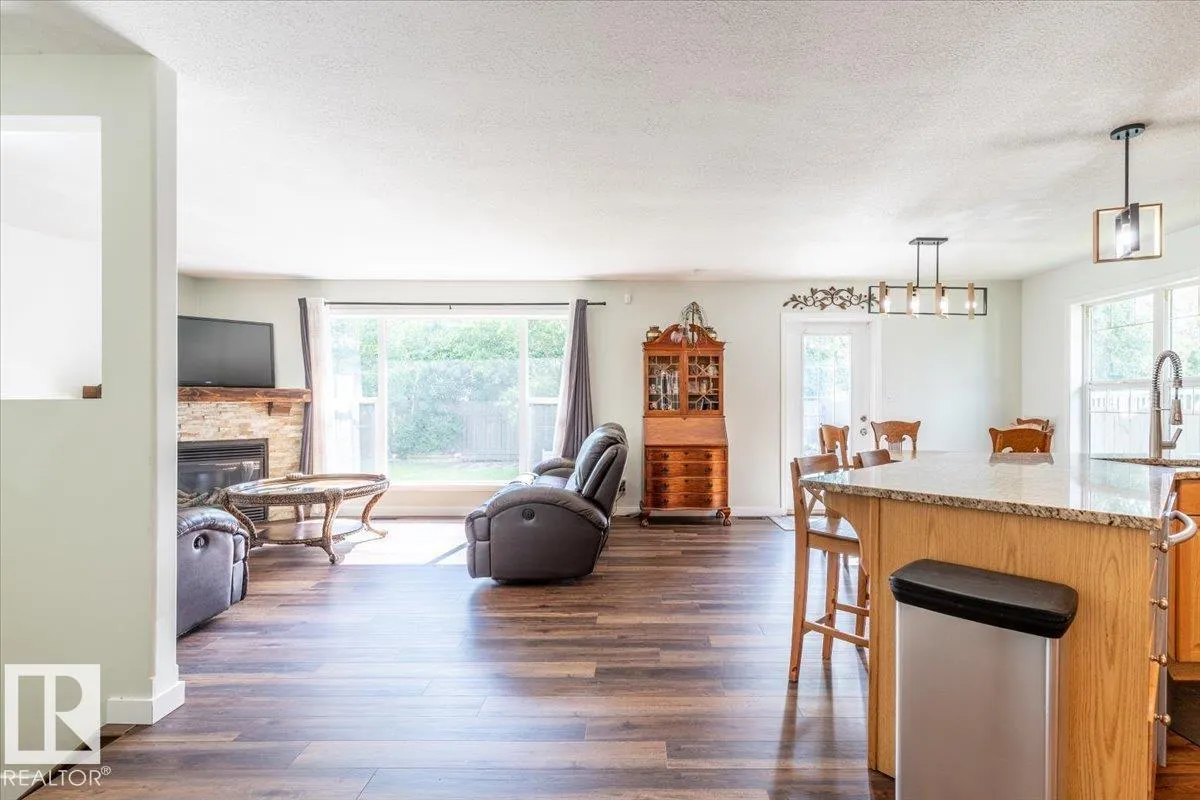 16 Westview DR