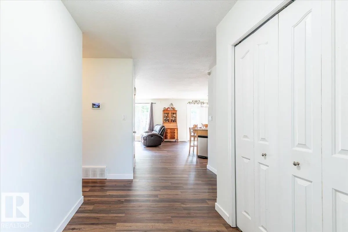 16 Westview DR