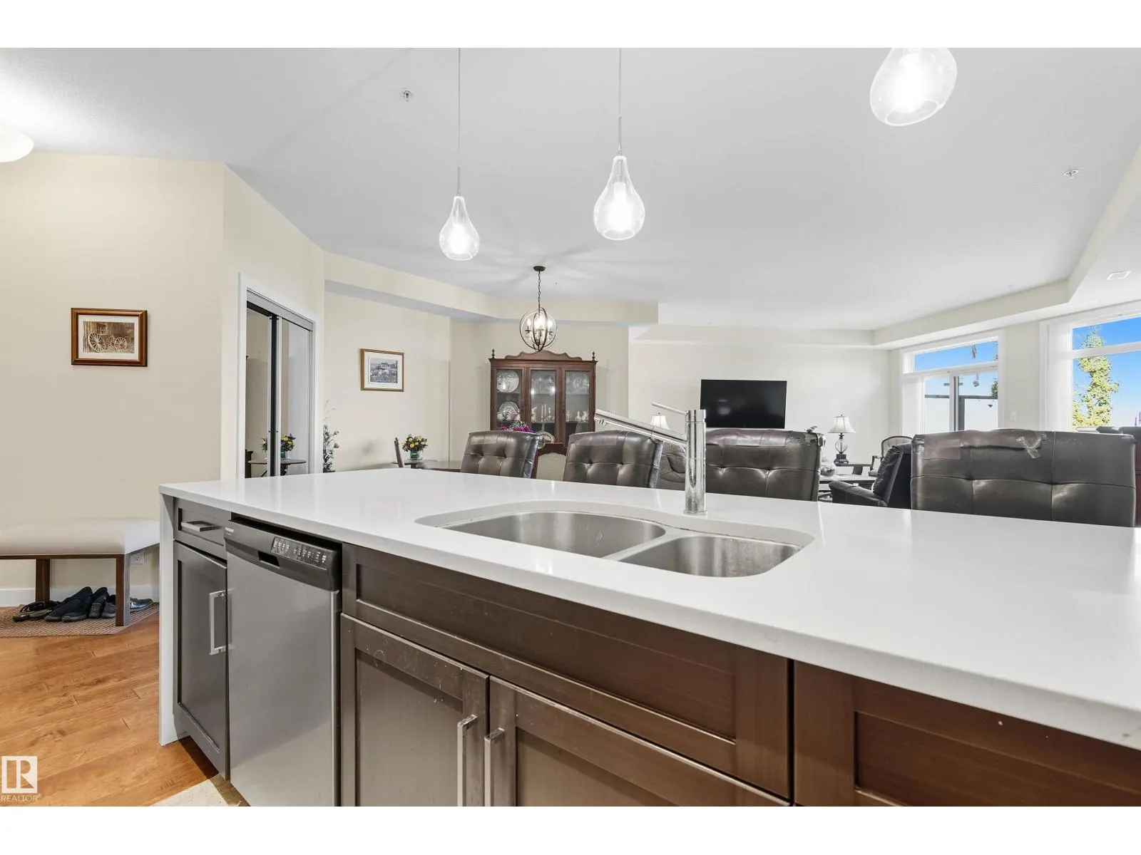 #414 625 LEGER WY NW