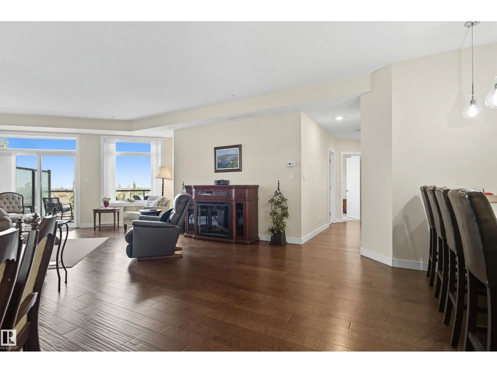 #414 625 LEGER WY NW