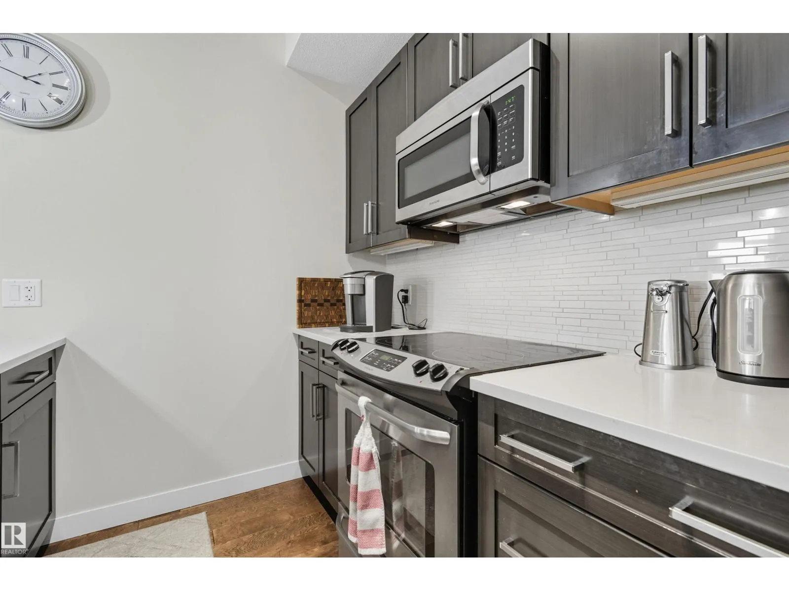 #414 625 LEGER WY NW