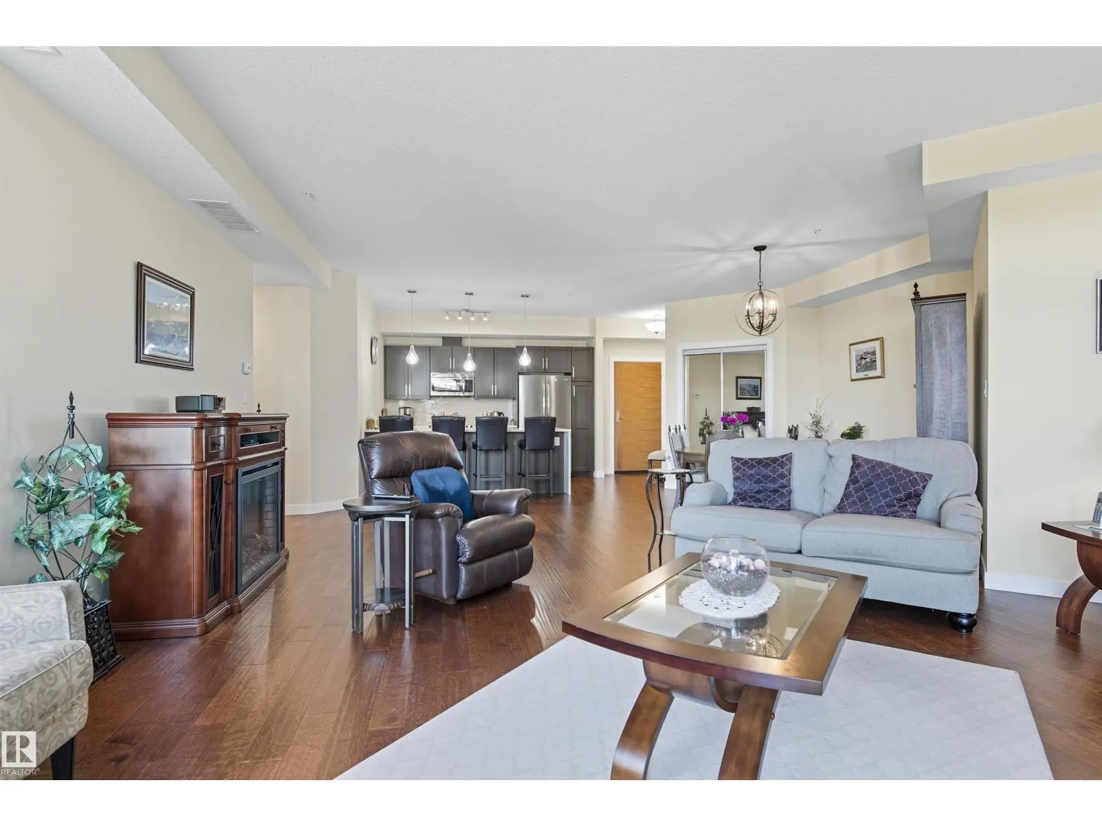 #414 625 LEGER WY NW