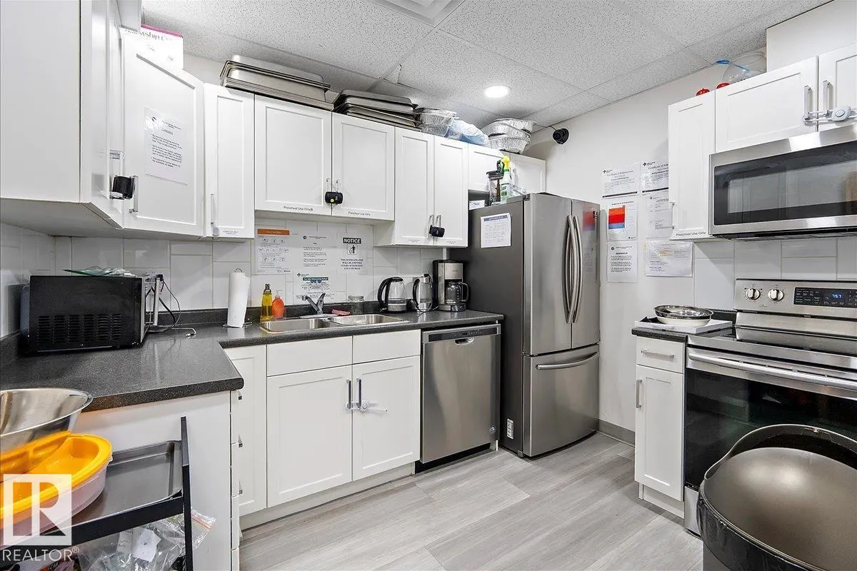 9249 50 ST NW